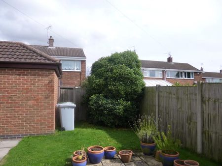 2 bedroom detached bungalow to rent - Photo 4