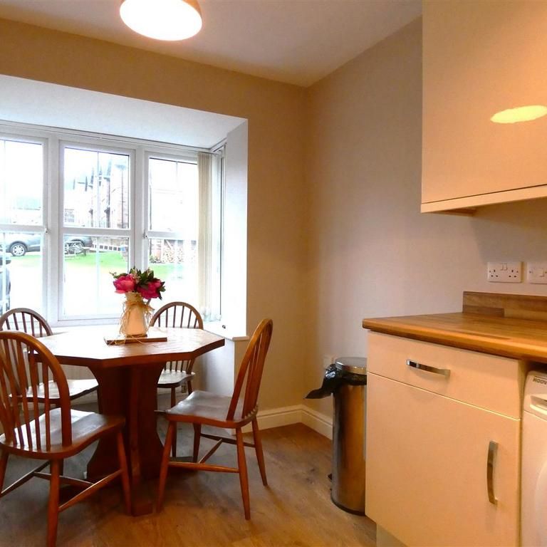 3 bedroom semi-detached house to rent - Photo 1