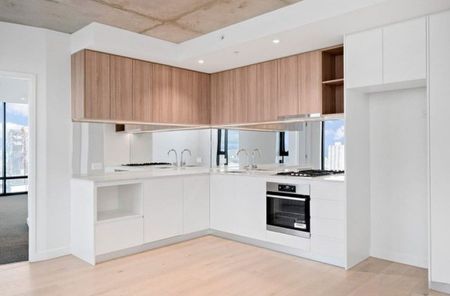 Sophisticated Urban Living - Photo 3