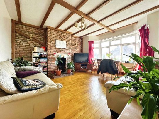 4 bedroom flat to rent - Photo 1
