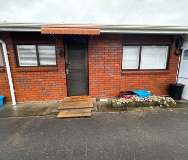 Tidy 2 bedroom unit in town - Photo 1