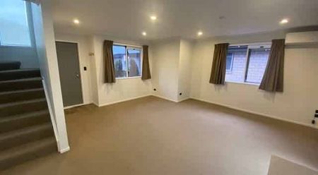 Contemporary Comfort in the Heart of Hamilton – 3 Bedrooms + Double Garage - Photo 2