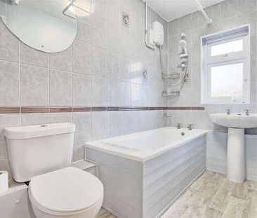 The Rowans, Milton, Cambridge, CB24 - Photo 4