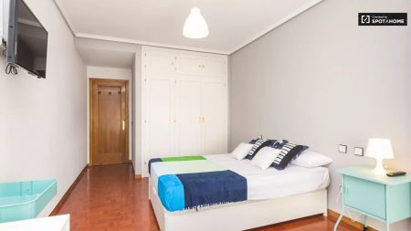 Single Bed in Room in a shared 5-bedroom apartment for rent in Ciudad Universitaria. - Photo 2