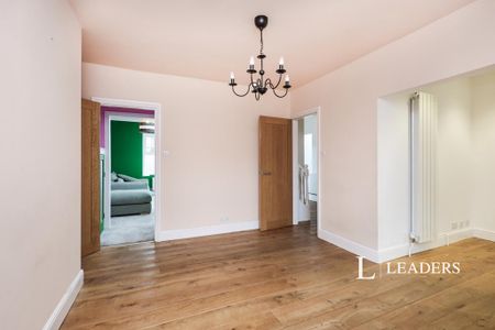 4 bedroom semi-detached house to rent - Photo 3