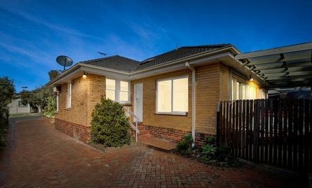 Cheltenham - Photo 4