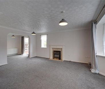 4 bedroom detached house to rent - Photo 2