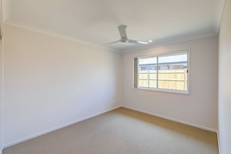 Brand-New Family Home in Park Lane Reserve! - Photo 5