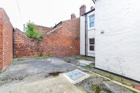 6 bed terraced house to rent in Helmsley Road, Sandyford, NE2 - Photo 3