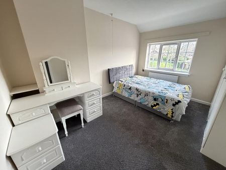 3 bedroom semi-detached house to rent - Photo 2