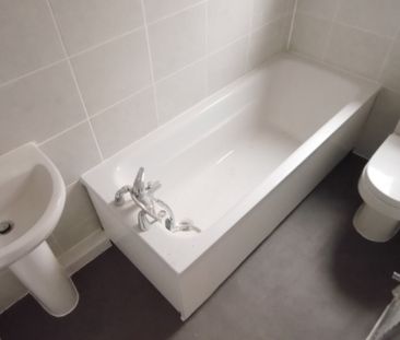 3 Bedroom Terraced House - Photo 6