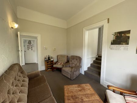 3 Bedrooms, 1 Bathroom - Photo 4