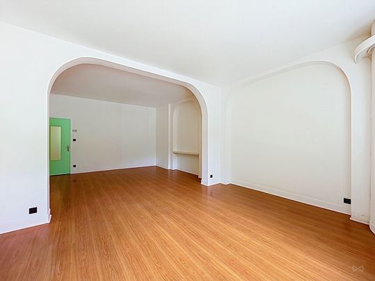 Gelijkvloerse verdieping met één slaapkamer in Bruxelles - Photo 1