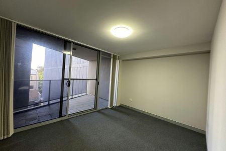 TWO BEDROOM APARTMENT IN THE HEART OF BANKSTOWN CBD - Photo 5