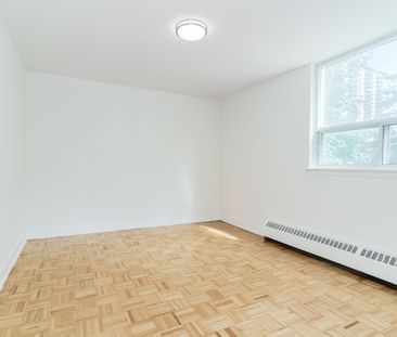 For Lease - 33 Erskine Avenue Unit# 201, Toronto, Ontario - Photo 2