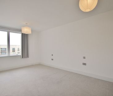 Abbotsford Court, Lakeside Drive, Park Royal, London, NW10 - Photo 6