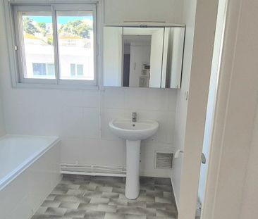 Location Appartement 3 pièces 73m² NICE 06000 - Photo 3