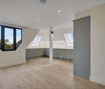 2 bedroom penthouse to rent - Photo 2