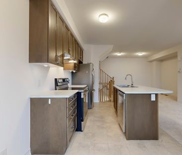 For Lease - 2015 Cameron Lott Crescent, Oshawa, Ontario - Photo 3