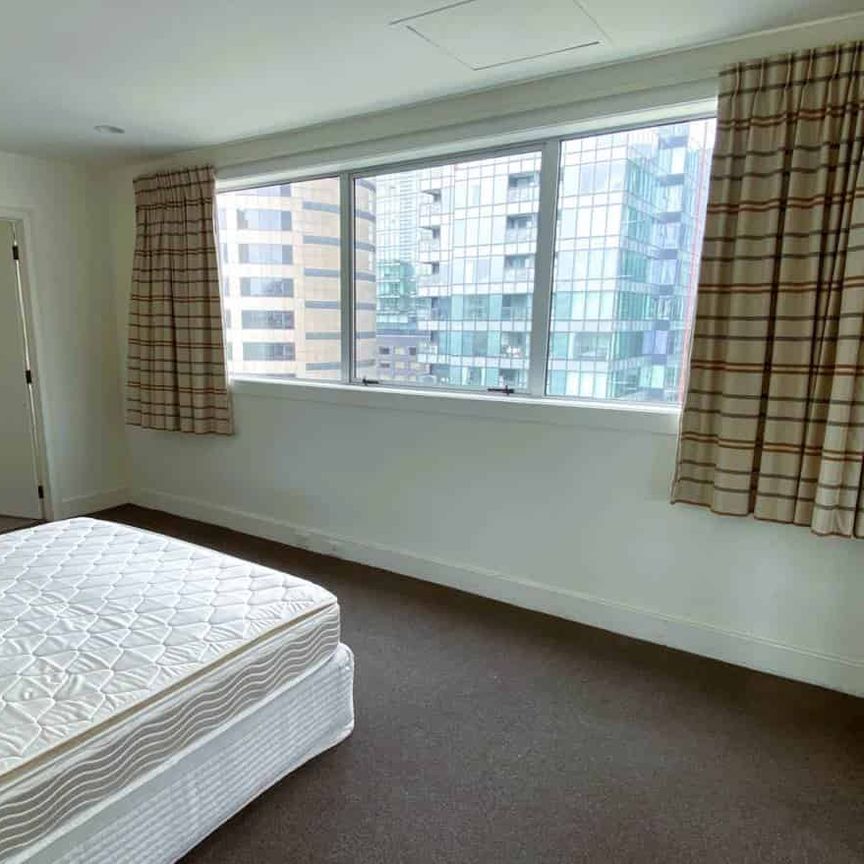 Spacious 3-Bedroom Apartment in the Heart of A... - Photo 1