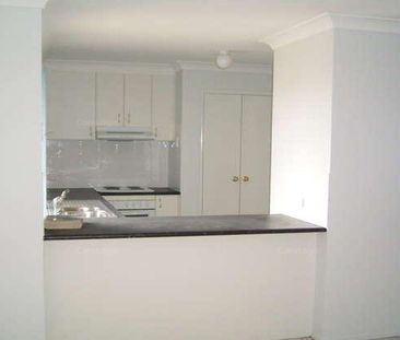 LARGE FAMILY HOME! - Photo 3