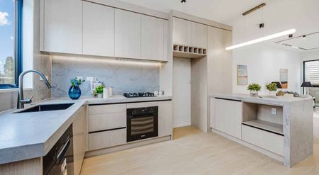 Stunning New Build in the Heart of Howick - Photo 2