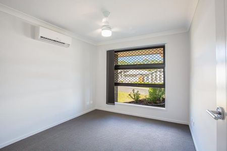8 Moonstone Street, Pimpama QLD 4209 - House For Rent - $680 | Domain - Photo 3