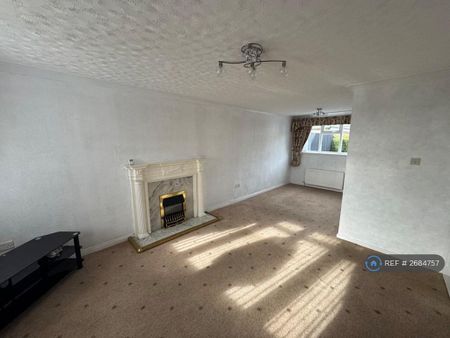 3 bedroom detached house to rent - Photo 2