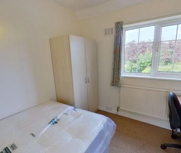 5 bedroom semi-detached house to rent - Photo 2