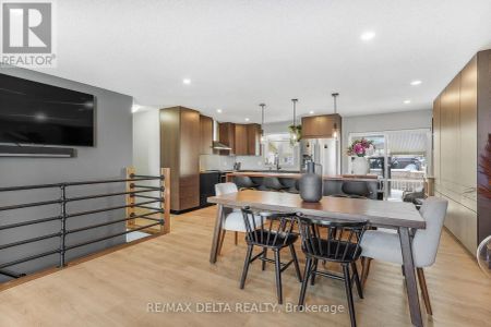 146 SANDRA CRESCENT - Photo 4