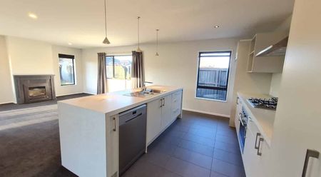 Burwood - 3 Bedrooms - Photo 3