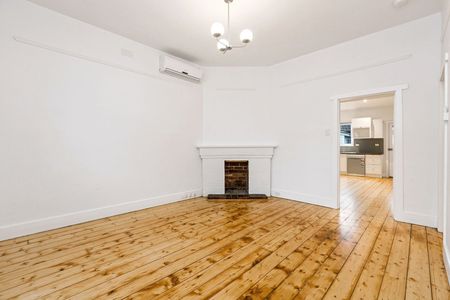 Prime Yarraville Location: Beautiful 2-Bed, 1-Bath with Character and Convenience - Photo 3