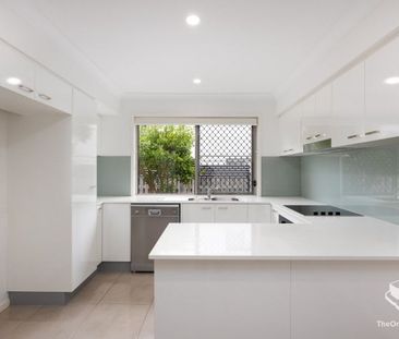 Modern 3 Bedroom Townhouse Available From 01/12/2025 - Photo 6