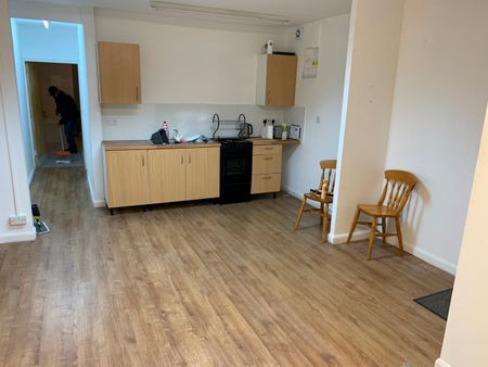 1 Bed Flat, Canklow Road, S60 - Photo 2