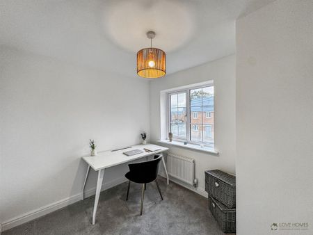 4 bedroom detached house to rent - Photo 2