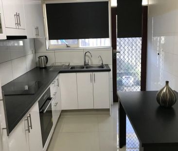 Single Level Villa In A Boutique Block - Photo 2