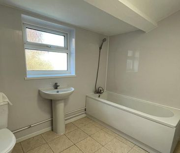 4 bedroom terraced house to rent - Photo 6