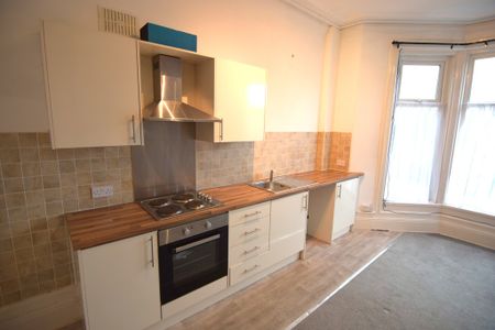 To Let 1 Bed Ground Floor Flat - Photo 3