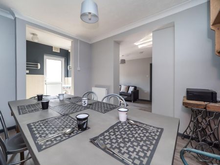 5 bedroom semi-detached house to rent - Photo 3