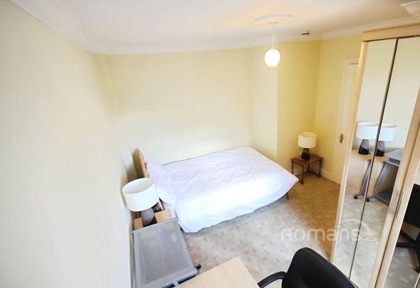 3 bedroom flat to rent - Photo 1