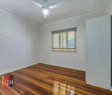 IMMACULATE FAMILY FRIENDLY HOME, IDEAL FOR ENTERTAINING ! - Photo 2