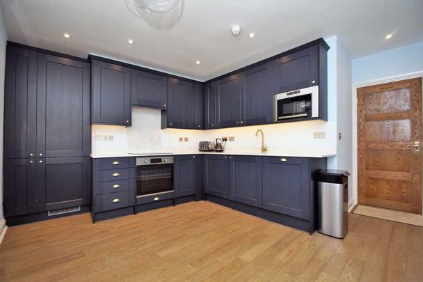3 bed First Floor Flat for rent - Photo 1
