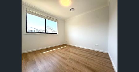 🏡BRAND NEW 5-BEDROOM HOME | HUGE BACKYARD | WALK TO ALDI | PRIME LOCATION - Photo 4