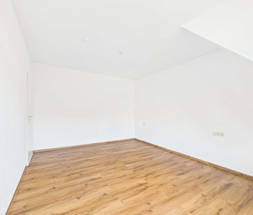Erstbezug nach Renovierung! Helle 3-Zimmer-Wohnung mit Balkon in ze... - Photo 4