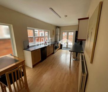 4 bedroom terraced house to rent - Photo 4