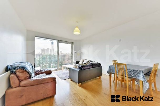 24 hour concierge, roof terrace, parking & inclusive of water rates - Photo 1