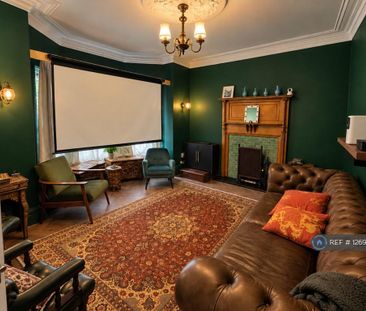 6 bedroom semi-detached house to rent - Photo 1