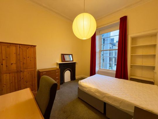 4 bedroom flat to rent - Photo 1