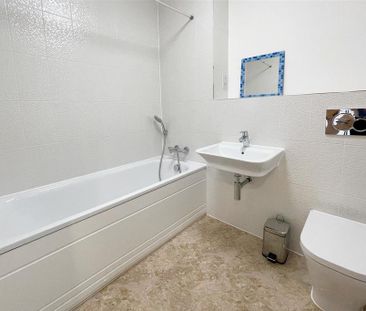 2 bedroom ground floor flat to rent - Photo 5