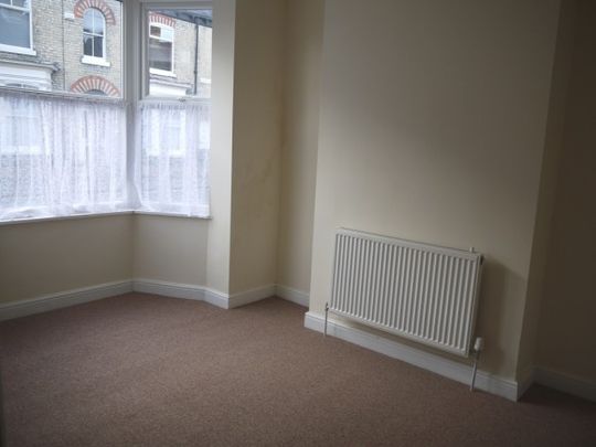 Newly refurbished 3 bed house - Photo 1